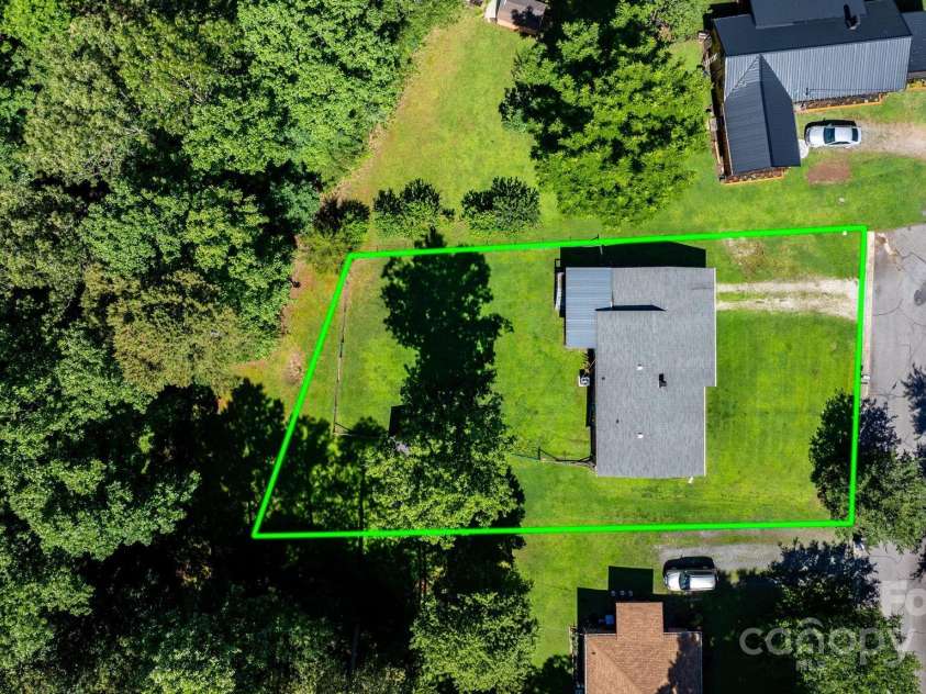 917 Sunset Avenue, Valdese, NC 28690.  MLS# CAR4271512, YatesRealty ID 22958. 