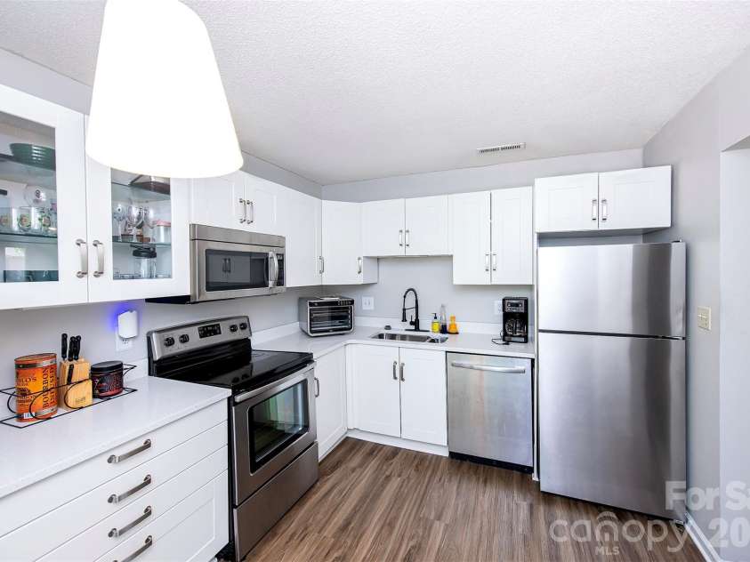 1649 Cedarview Court, Rock Hill, SC 29732.  MLS# CAR4377764, YatesRealty ID 22959. Kitchen