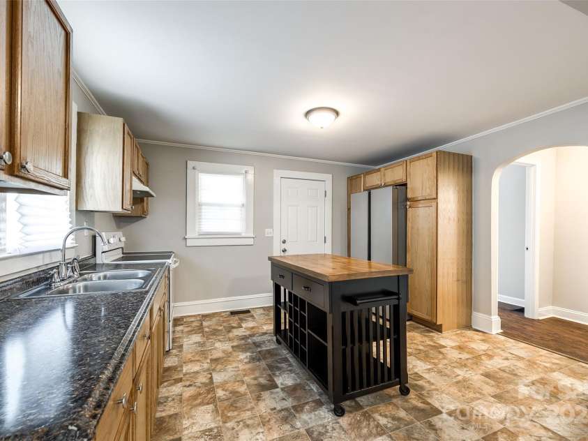 903 Rhode Island Avenue, Kannapolis, NC 28083.  MLS# CAR4275066, YatesRealty ID 22959. 