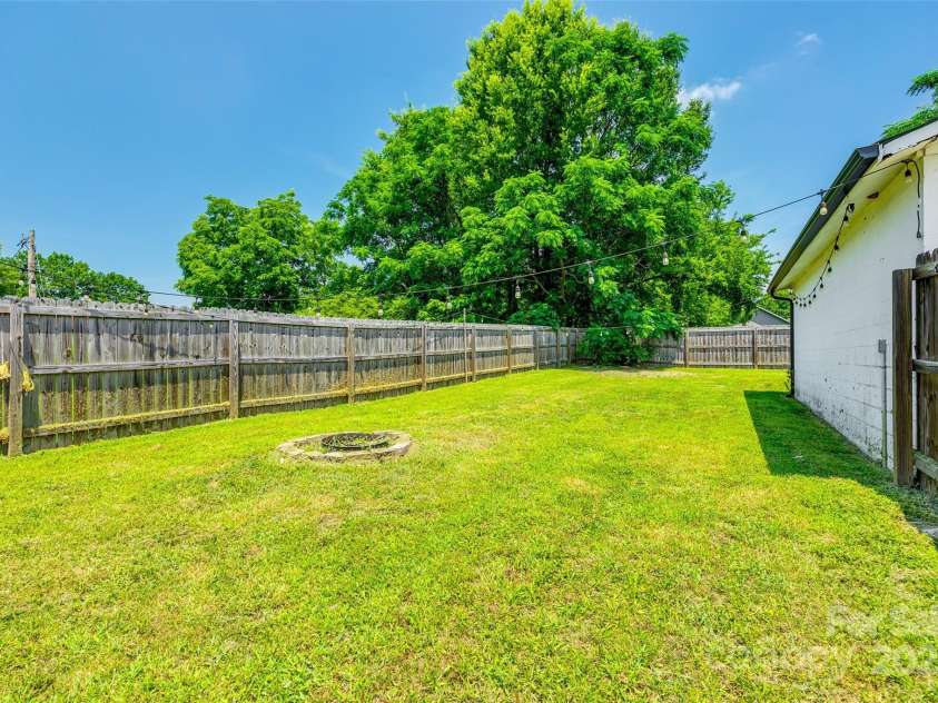 903 Rhode Island Avenue, Kannapolis, NC 28083.  MLS# CAR4275066, YatesRealty ID 22959. 