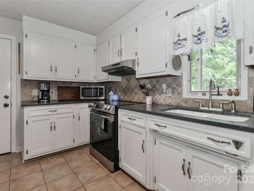 173 Rocky River Road, Mooresville, NC 28115.  MLS# CAR4259535, YatesRealty ID 2296. 