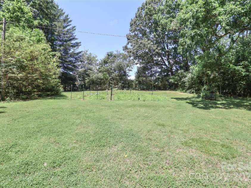 173 Rocky River Road, Mooresville, NC 28115.  MLS# CAR4259535, YatesRealty ID 2296. 