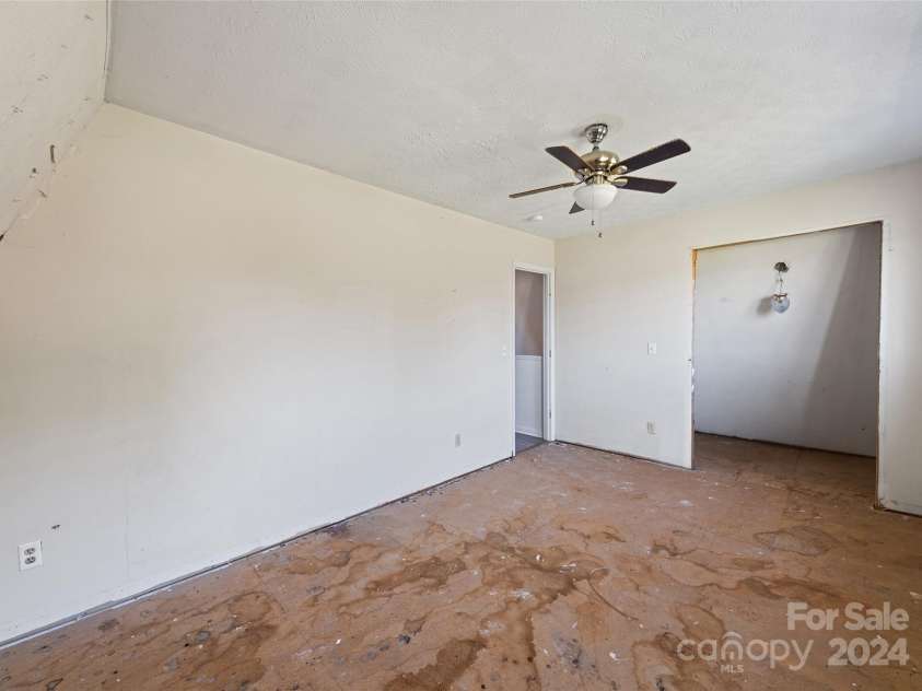 31 Lowe Drive, Waynesville, NC 28786.  MLS# CAR4203338, YatesRealty ID 2296. 2cd Floor Bedroom #1 - Reno