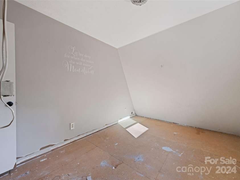 31 Lowe Drive, Waynesville, NC 28786.  MLS# CAR4203338, YatesRealty ID 2296. 2cd Floor Bedroom #2 - Reno