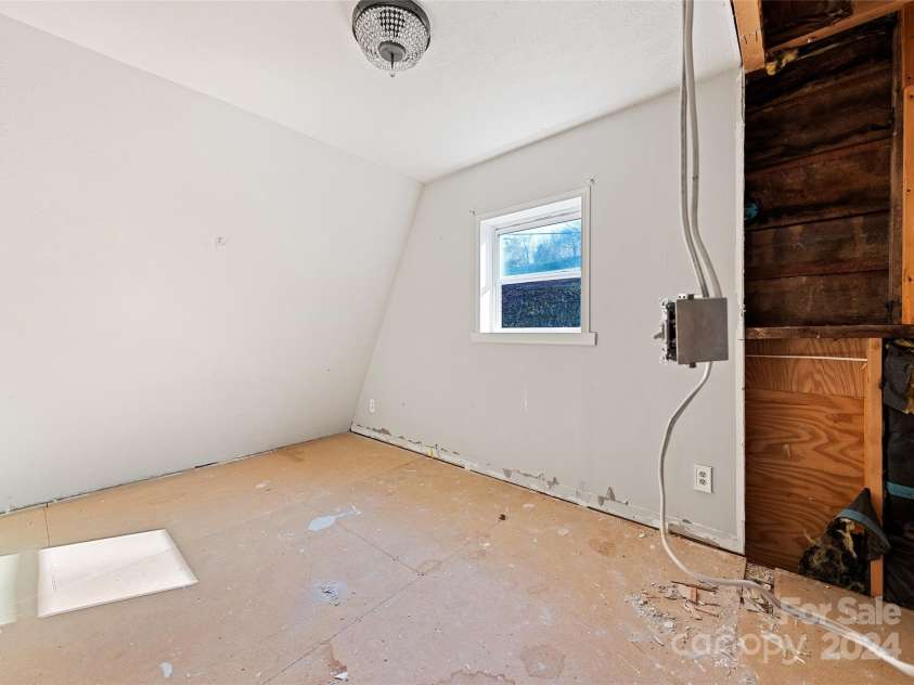 31 Lowe Drive, Waynesville, NC 28786.  MLS# CAR4203338, YatesRealty ID 2296. 2cd Floor Bedroom #2 - Reno