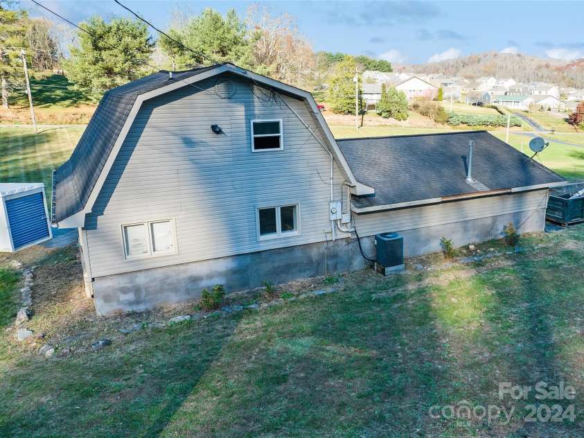 31 Lowe Drive, Waynesville, NC 28786.  MLS# CAR4203338, YatesRealty ID 2296. 