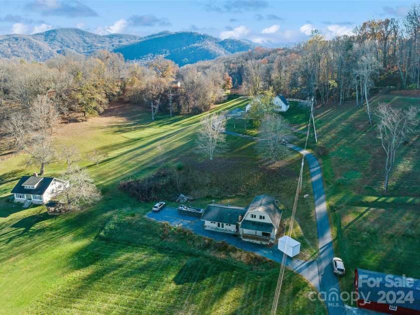 31 Lowe Drive, Waynesville, NC 28786.  MLS# CAR4203338, YatesRealty ID 2296. 