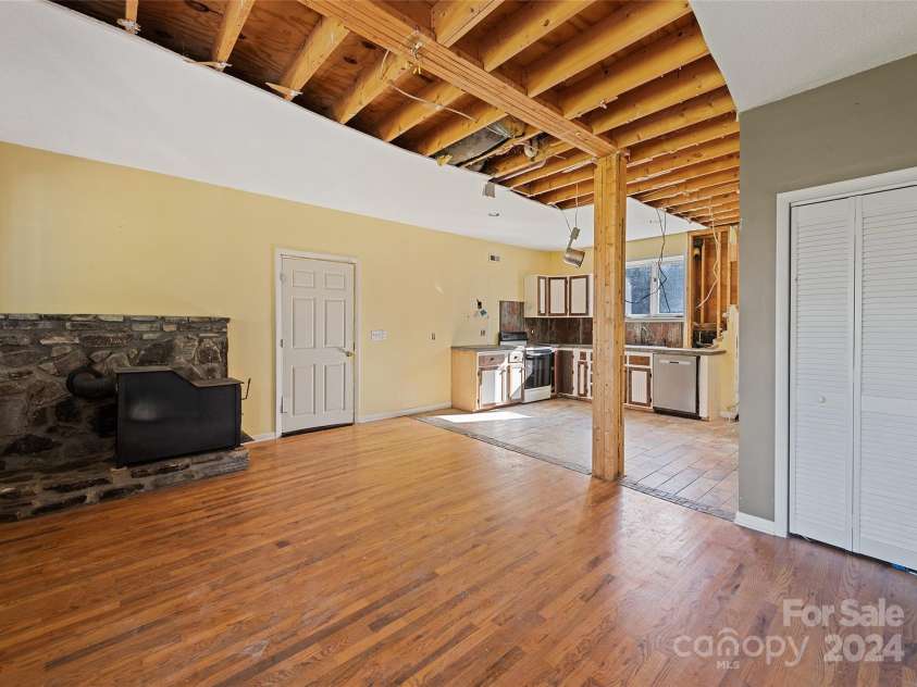 31 Lowe Drive, Waynesville, NC 28786.  MLS# CAR4203338, YatesRealty ID 2296. Dining- Main Floor - Reno