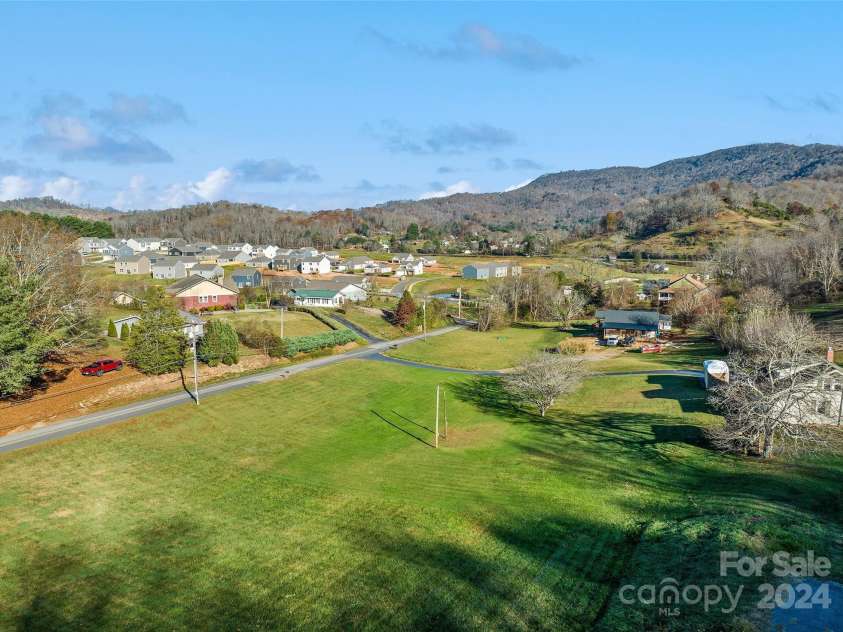 31 Lowe Drive, Waynesville, NC 28786.  MLS# CAR4203338, YatesRealty ID 2296. Front yard - Sunnyside St