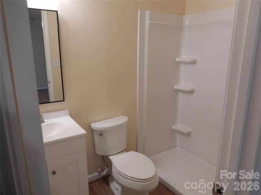 547 Brent Road, Raleigh, NC 27606.  MLS# CAR4350457, YatesRealty ID 2296. Bath
