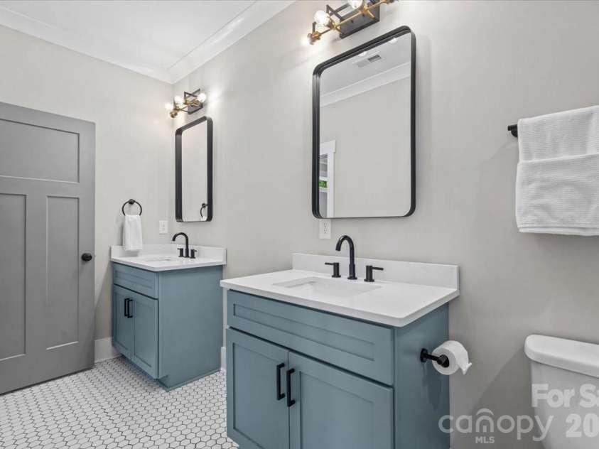 1517 Princess Place, Charlotte, NC 28208.  MLS# CAR4377408, YatesRealty ID 22960. 