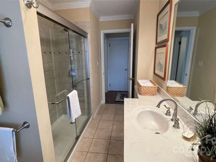 700 Valleyview Drive, Albemarle, NC 28001.  MLS# CAR4258028, YatesRealty ID 22960. 2nd bathroom