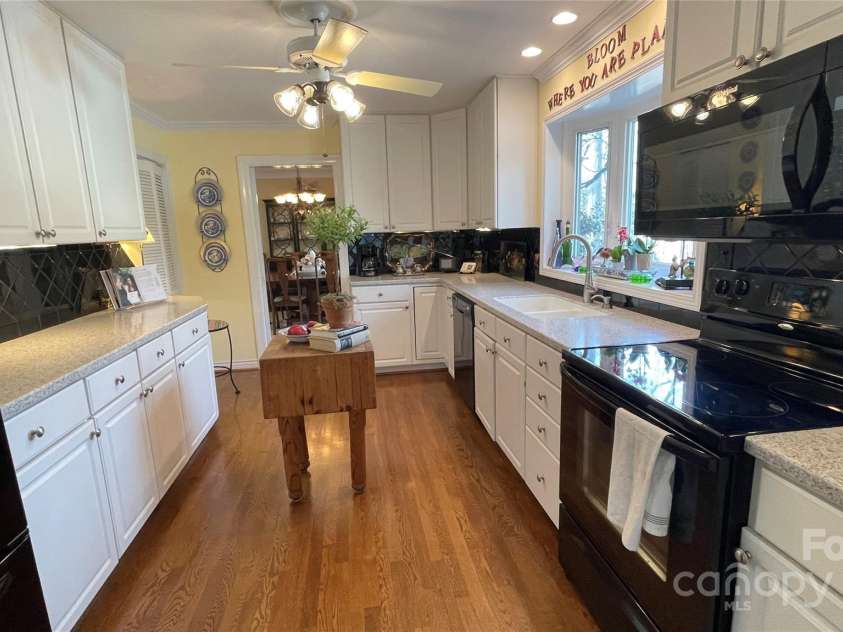 700 Valleyview Drive, Albemarle, NC 28001.  MLS# CAR4258028, YatesRealty ID 22960. 