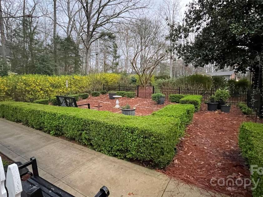 700 Valleyview Drive, Albemarle, NC 28001.  MLS# CAR4258028, YatesRealty ID 22960. 