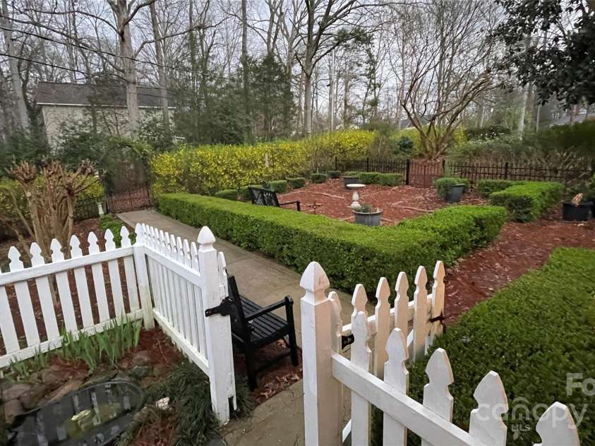 700 Valleyview Drive, Albemarle, NC 28001.  MLS# CAR4258028, YatesRealty ID 22960. 