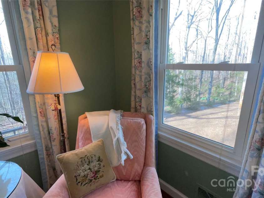 700 Valleyview Drive, Albemarle, NC 28001.  MLS# CAR4258028, YatesRealty ID 22960. Sitting nook in primary bedroom