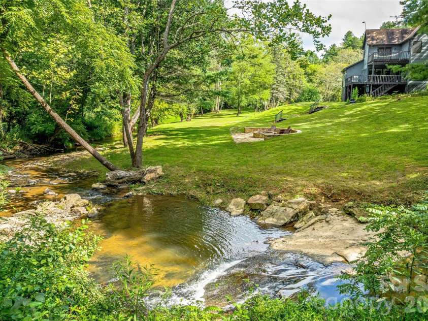 48 Merrell Road, Leicester, NC 28748.  MLS# CAR4377319, YatesRealty ID 22961. 