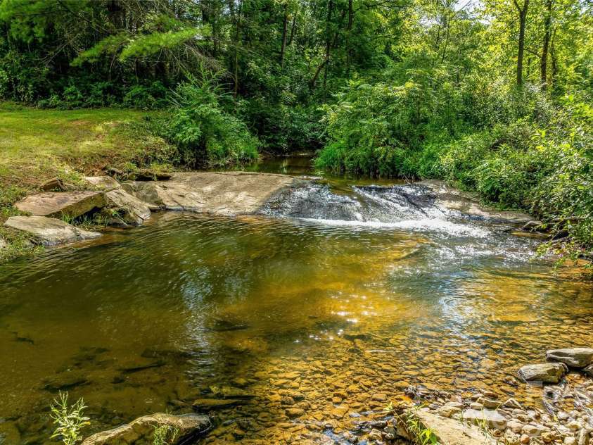 48 Merrell Road, Leicester, NC 28748.  MLS# CAR4377319, YatesRealty ID 22961. 