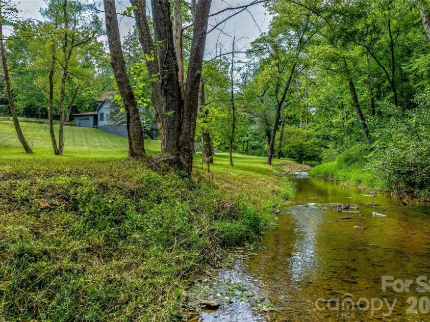 48 Merrell Road, Leicester, NC 28748.  MLS# CAR4377319, YatesRealty ID 22961. 