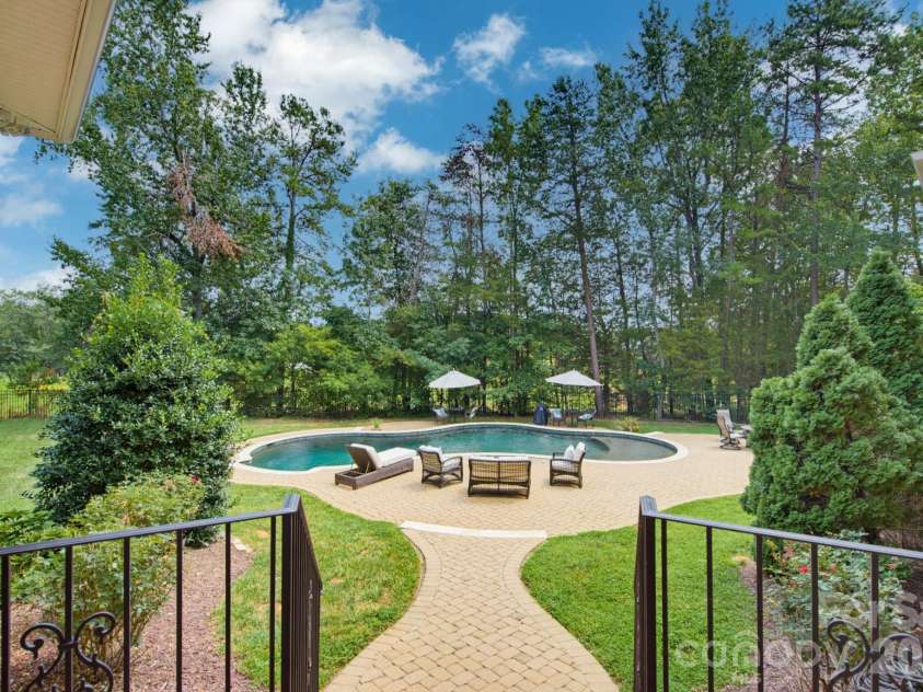 149 Vista Bluff Lane, Mooresville, NC 28117.  MLS# CAR4417255, YatesRealty ID 22962. 