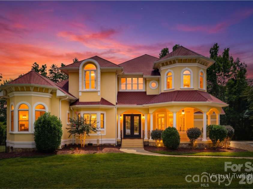 149 Vista Bluff Lane, Mooresville, NC 28117.  MLS# CAR4417255, YatesRealty ID 22962. 
