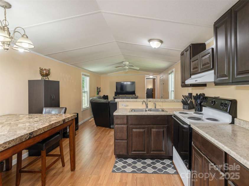 5 Shenandoah Road, Asheville, NC 28805.  MLS# CAR4275353, YatesRealty ID 22963. 