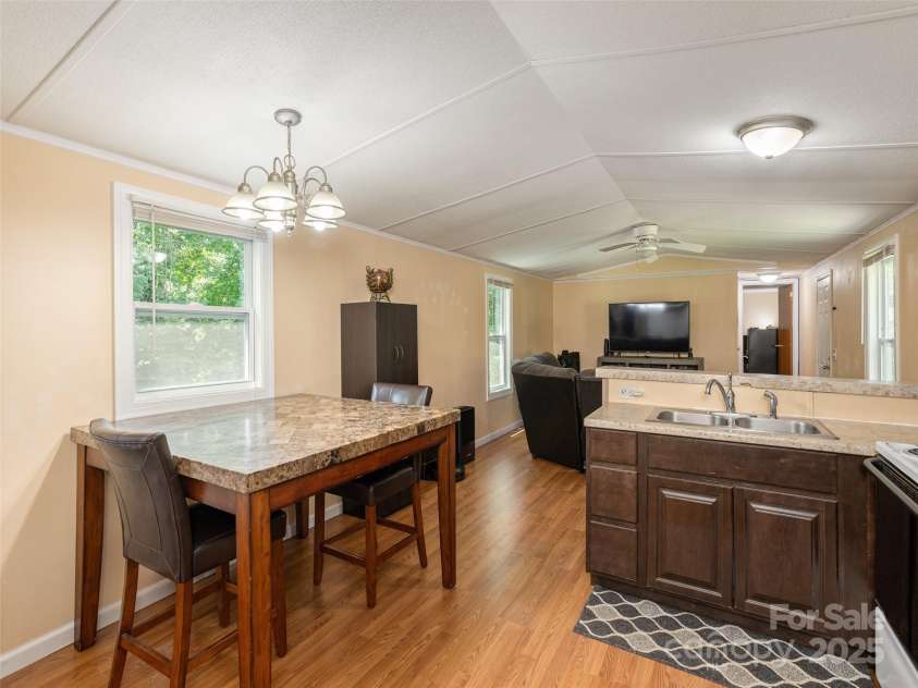 5 Shenandoah Road, Asheville, NC 28805.  MLS# CAR4275353, YatesRealty ID 22963. 