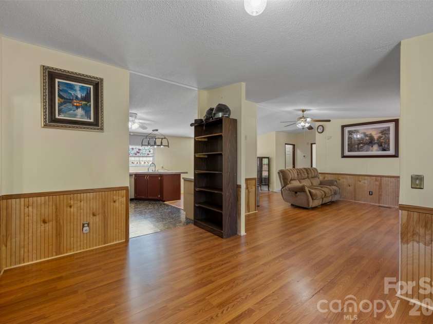 2095 Wildwood Drive, Hickory, NC 28601.  MLS# CAR4371479, YatesRealty ID 22964. 