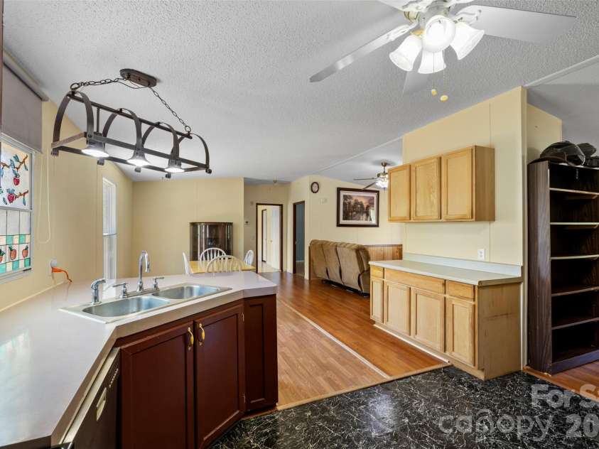 2095 Wildwood Drive, Hickory, NC 28601.  MLS# CAR4371479, YatesRealty ID 22964. 