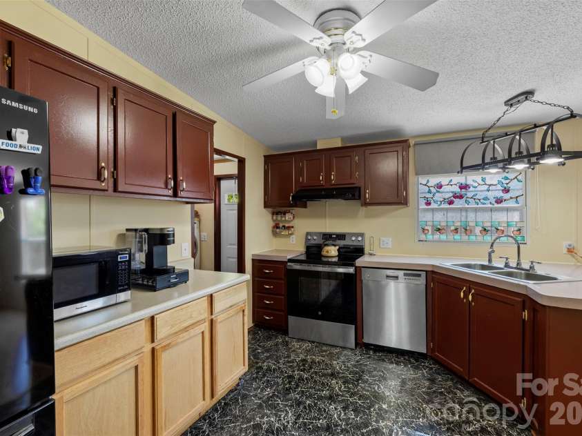 2095 Wildwood Drive, Hickory, NC 28601.  MLS# CAR4371479, YatesRealty ID 22964. 