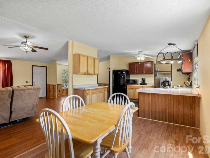 2095 Wildwood Drive, Hickory, NC 28601.  MLS# CAR4371479, YatesRealty ID 22964. 