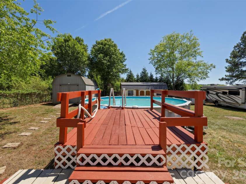 2095 Wildwood Drive, Hickory, NC 28601.  MLS# CAR4371479, YatesRealty ID 22964. 