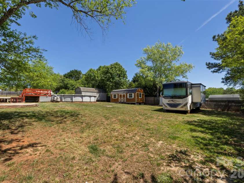 2095 Wildwood Drive, Hickory, NC 28601.  MLS# CAR4371479, YatesRealty ID 22964. 