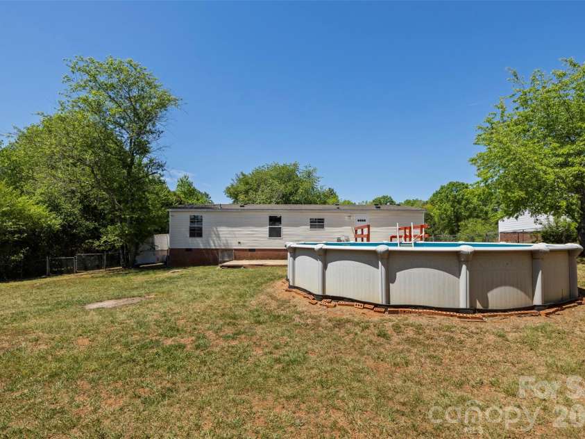 2095 Wildwood Drive, Hickory, NC 28601.  MLS# CAR4371479, YatesRealty ID 22964. 