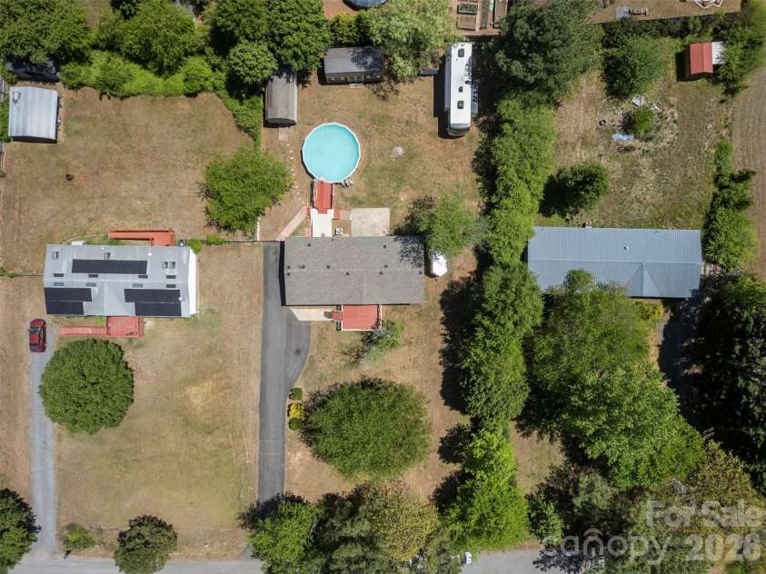 2095 Wildwood Drive, Hickory, NC 28601.  MLS# CAR4371479, YatesRealty ID 22964. 