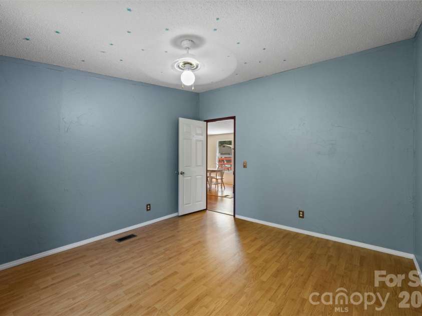 2095 Wildwood Drive, Hickory, NC 28601.  MLS# CAR4371479, YatesRealty ID 22964. Bedroom 2