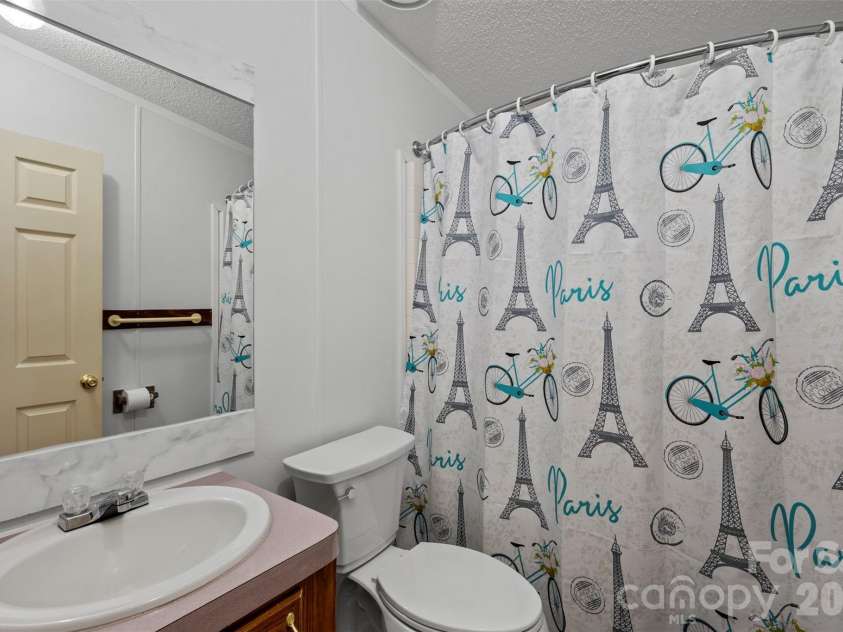 2095 Wildwood Drive, Hickory, NC 28601.  MLS# CAR4371479, YatesRealty ID 22964. Guest Bathroom