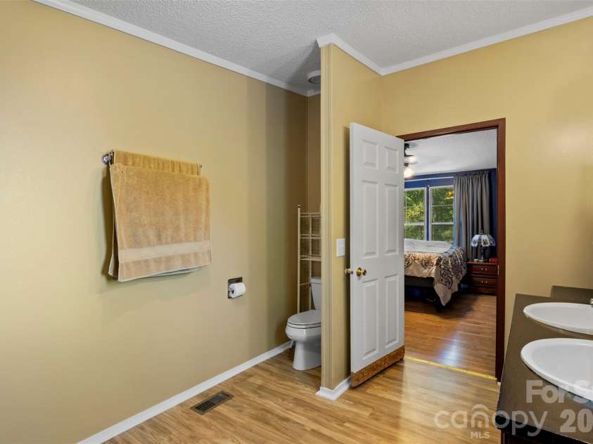 2095 Wildwood Drive, Hickory, NC 28601.  MLS# CAR4371479, YatesRealty ID 22964. Master Bathroom