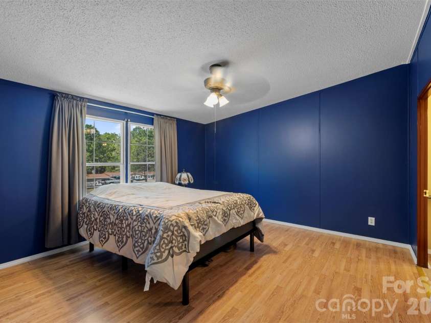 2095 Wildwood Drive, Hickory, NC 28601.  MLS# CAR4371479, YatesRealty ID 22964. Master bedroom