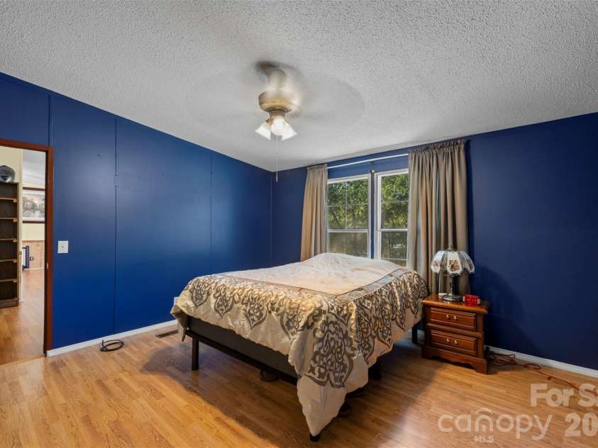 2095 Wildwood Drive, Hickory, NC 28601.  MLS# CAR4371479, YatesRealty ID 22964. Master Bedroom