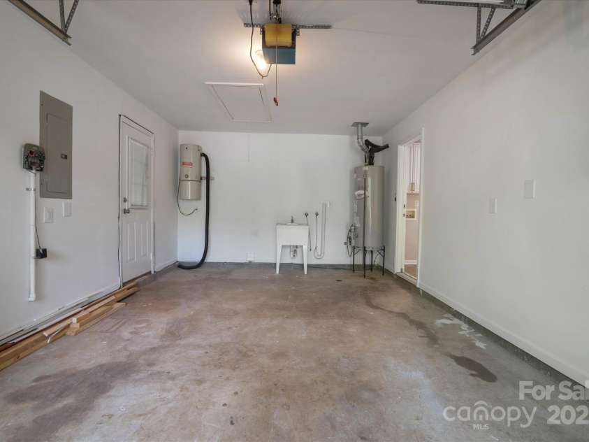 8343 Highlander Court, Charlotte, NC 28269.  MLS# CAR4273780, YatesRealty ID 22964. Access Your One Car Garage From Laundry/Mud Room, Including Utility Sink!
