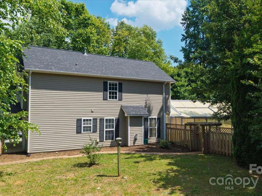 8343 Highlander Court, Charlotte, NC 28269.  MLS# CAR4273780, YatesRealty ID 22964. Large Corner Lot!