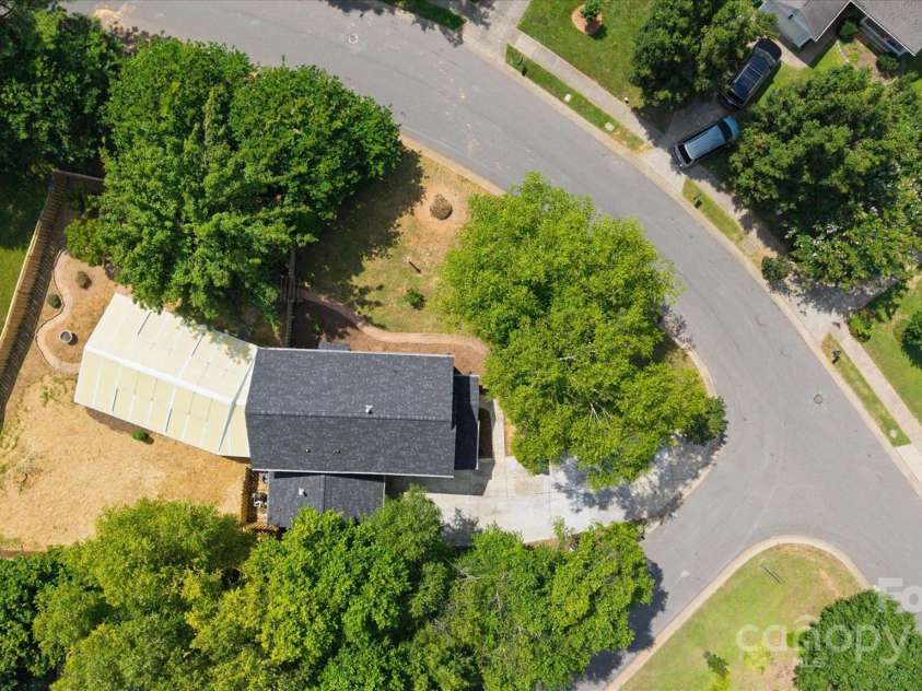 8343 Highlander Court, Charlotte, NC 28269.  MLS# CAR4273780, YatesRealty ID 22964. Large Corner Lot On A Cul-de-sac!