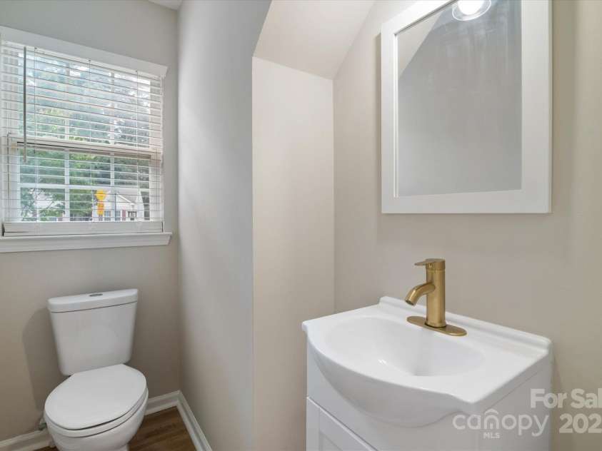 8343 Highlander Court, Charlotte, NC 28269.  MLS# CAR4273780, YatesRealty ID 22964. Main Level Powder Room For Guest!