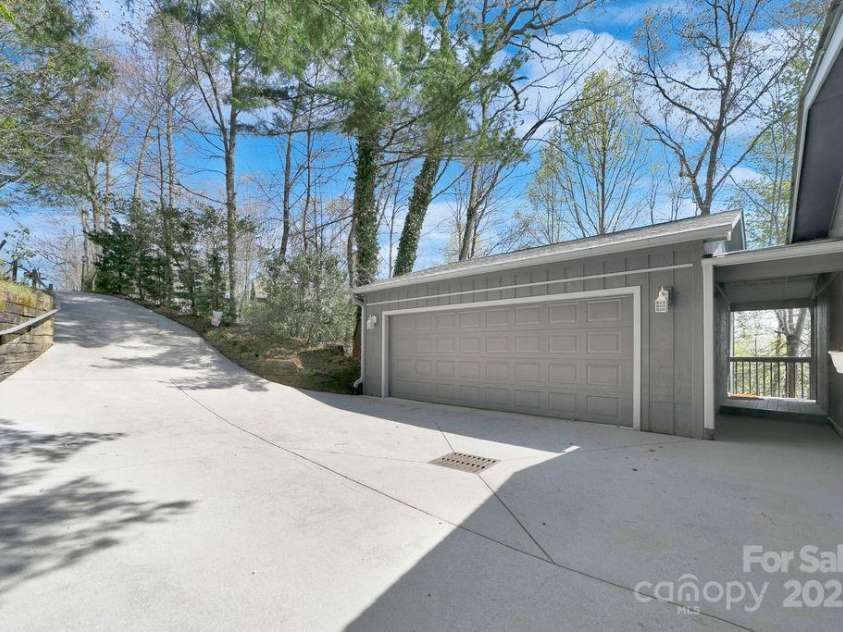 259 Dvdegi Court, Brevard, NC 28712.  MLS# CAR4248889, YatesRealty ID 22965. Two-car garage provides easier turnaround for sloped driveway