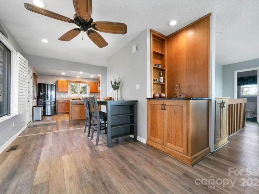 259 Dvdegi Court, Brevard, NC 28712.  MLS# CAR4248889, YatesRealty ID 22965. Wet bar for entertaining
