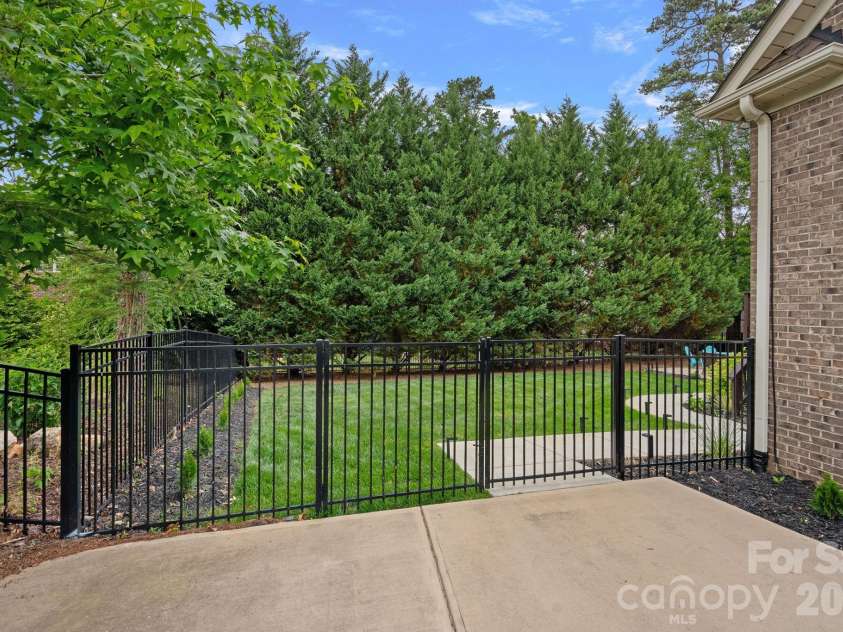 337 Bent Tree Drive, Stanley, NC 28164.  MLS# CAR4377289, YatesRealty ID 22965. 