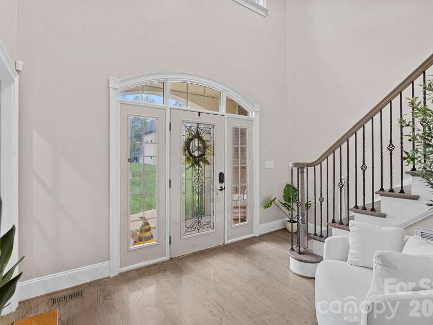 337 Bent Tree Drive, Stanley, NC 28164.  MLS# CAR4377289, YatesRealty ID 22965. An inviting entryway makes you want to come in and stay a while. 