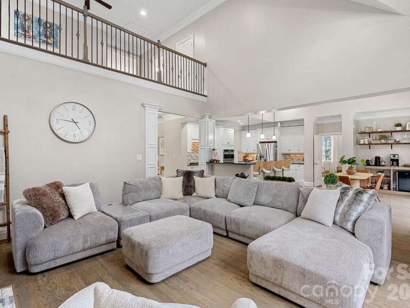 337 Bent Tree Drive, Stanley, NC 28164.  MLS# CAR4377289, YatesRealty ID 22965. Open great room offers a seamless transition into the kitchen and dinette areas. 
