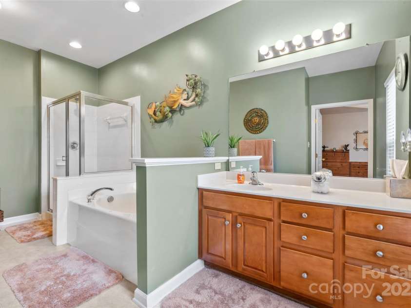 1418 Skidaway Street, Concord, NC 28027.  MLS# CAR4268685, YatesRealty ID 22966. Primary bathroom on main with soaking tube and walk-in shower